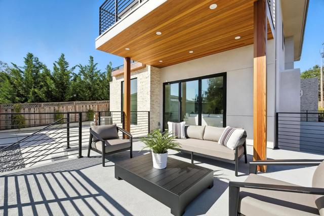 1127 Hillslope Place, Los Altos CA: https://media.crmls.org/mediaz/3281f4cf-57da-4eae-8de0-1dd8e705fc47.jpg