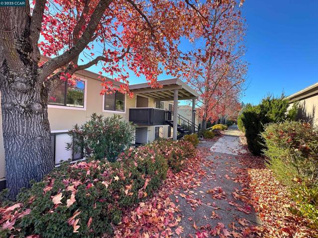 2101 Golden Rain, Walnut Creek CA: https://media.crmls.org/mediaz/3281f89d-1870-4873-857d-6c2d7db38734.jpg