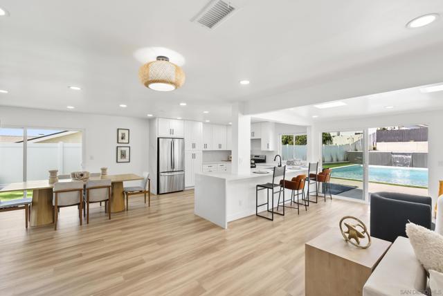 1110 Sea Village Dr, Cardiff by the Sea CA: https://media.crmls.org/mediaz/32820150-42c5-4681-a844-1e1814187316.jpg