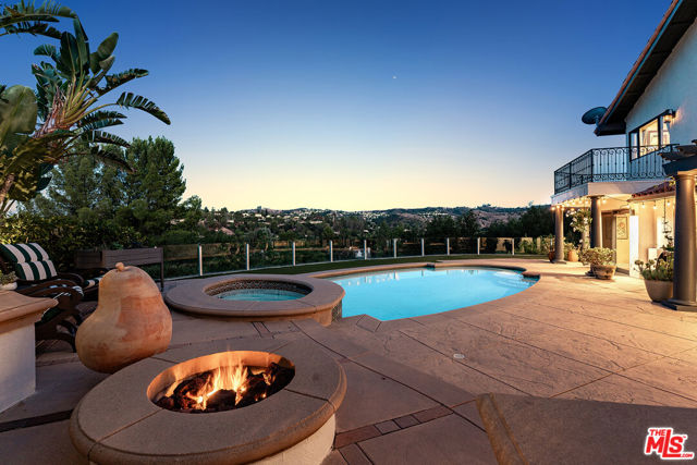 23306 Park Hacienda, Calabasas CA: https://media.crmls.org/mediaz/32823f56-9ea7-4937-86ee-0de2ce3b8f6c.jpg