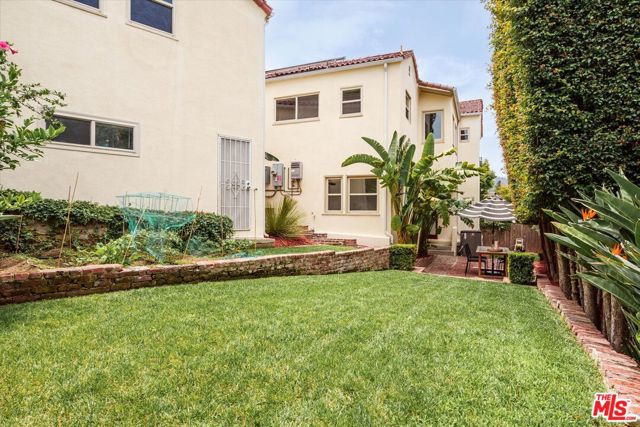 2268 Ben Lomond Drive, Los Angeles CA: https://media.crmls.org/mediaz/32826bab-a594-4418-823d-911d2745fe64.jpg