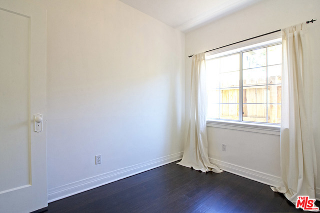 3403 Glenhurst Avenue, Los Angeles CA: https://media.crmls.org/mediaz/3282847a-281b-4322-bc86-1aafccc9d6a3.jpg