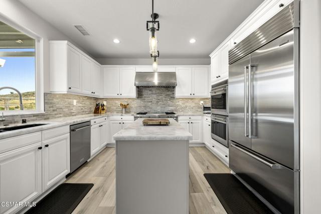1915 Hazel Nut Court, Agoura Hills CA: https://media.crmls.org/mediaz/3282eea4-c680-42ef-9605-134f01d17e6c.jpg