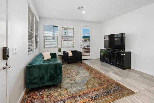 Detail Gallery Image 13 of 48 For 4192 Camino Campana, Oceanside,  CA 92057 - 4 Beds | 3 Baths
