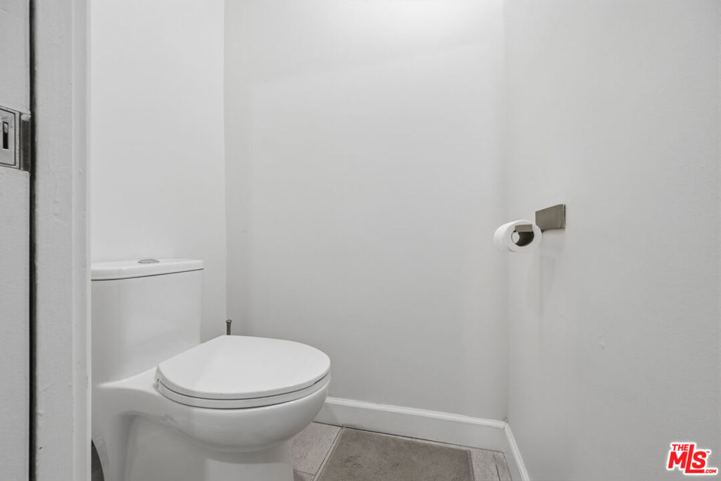 https://media.crmls.org/mediaz/32836cc4-0538-4fb1-9252-6b1476e8620e.jpg?preset=X-Large
