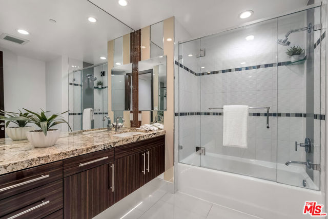 1318 S Roxbury Drive, Los Angeles CA: https://media.crmls.org/mediaz/3283fb79-9418-4b1f-be40-188a6a568a08.jpg