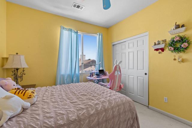 10628 Hidden Grove Circle, Stockton CA: https://media.crmls.org/mediaz/32841f91-43e1-42af-8ce7-74aa4ddd1746.jpg
