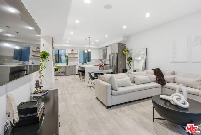 6707 N Sepulveda Boulevard, Van Nuys CA: https://media.crmls.org/mediaz/32843e82-b8bb-4716-9dcf-93d8f5ecbede.jpg