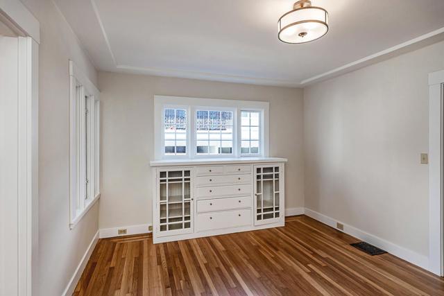 828 Highland Avenue, San Mateo CA: https://media.crmls.org/mediaz/32843f27-a12e-4709-a31f-7e4608e75898.jpg