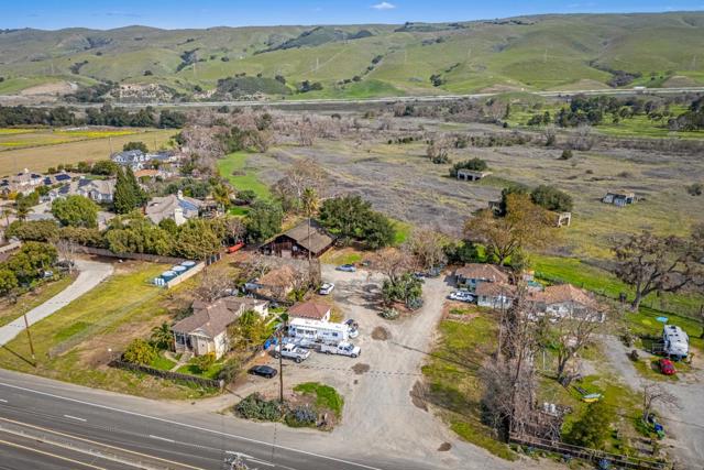 584585 Monterey Road, Morgan Hill CA: https://media.crmls.org/mediaz/32845e4a-2d5f-4e3a-b43e-91fa16ed8b39.jpg