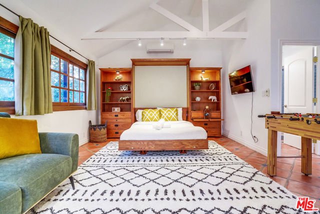 1607 N Vista Street, Los Angeles CA: https://media.crmls.org/mediaz/3284b434-ef86-47ac-b82d-db7991d6b8b2.jpg