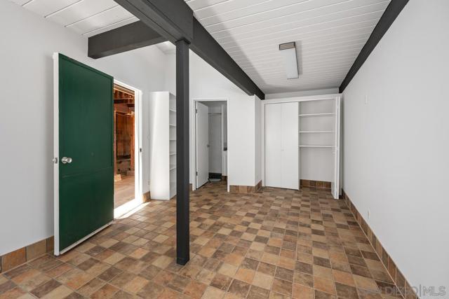 8402 Sugarman Dr, La Jolla CA: https://media.crmls.org/mediaz/3284ef95-0869-4575-8910-c2fa378a2b2e.jpg