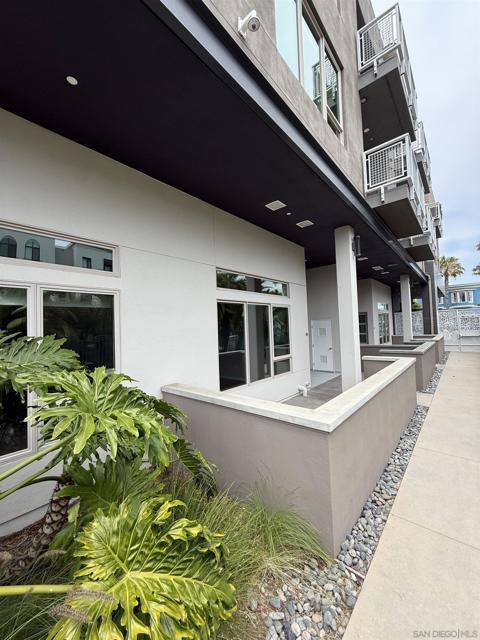 355 N Cleveland Street, Oceanside CA: https://media.crmls.org/mediaz/328568cb-9cc3-419a-8dcb-aaff93633abf.jpg