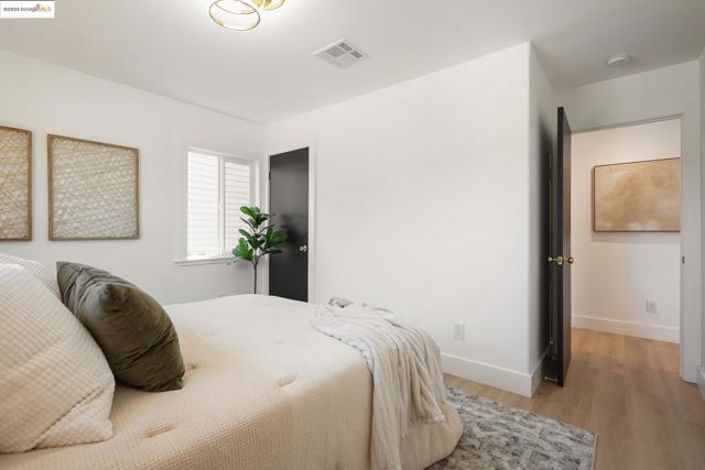 278 Cairo Rd, Oakland CA: https://media.crmls.org/mediaz/32857538-854b-49b0-8d16-9e2a6b73e6d3.jpg