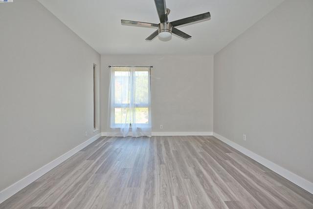 19100 Crest Ave, Castro Valley CA: https://media.crmls.org/mediaz/32857982-b3ba-41e9-80ff-6fb344dbfac5.jpg