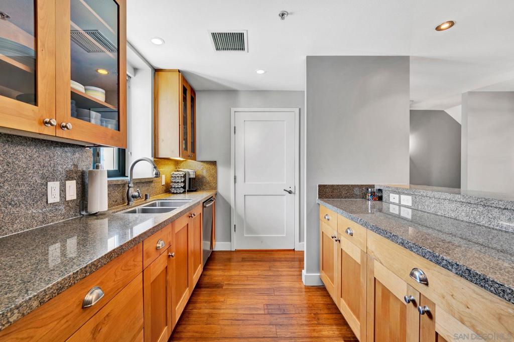 700 E St - photo 10