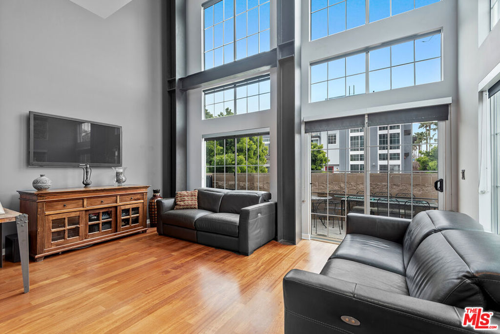 5300 Playa Vista Drive #12