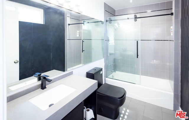 21329 Mulholland Drive, Woodland Hills CA: https://media.crmls.org/mediaz/3285d3ed-455c-4dd1-9b45-1e54b7b71ea7.jpg
