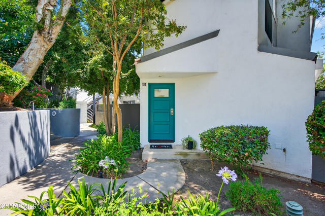 1182 Tivoli Lane, Simi Valley CA: https://media.crmls.org/mediaz/3285f2bb-d2b0-4563-8555-71ccc514e979.jpg