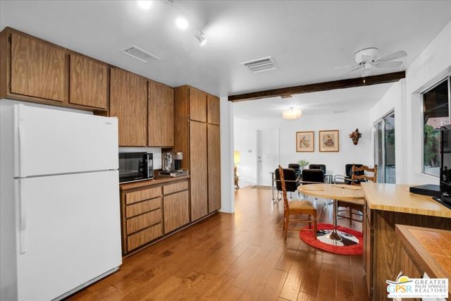 2250 Tamarisk Road, Palm Springs CA: https://media.crmls.org/mediaz/3285f2ee-2367-40c6-9202-16a8089b7dc9.jpg