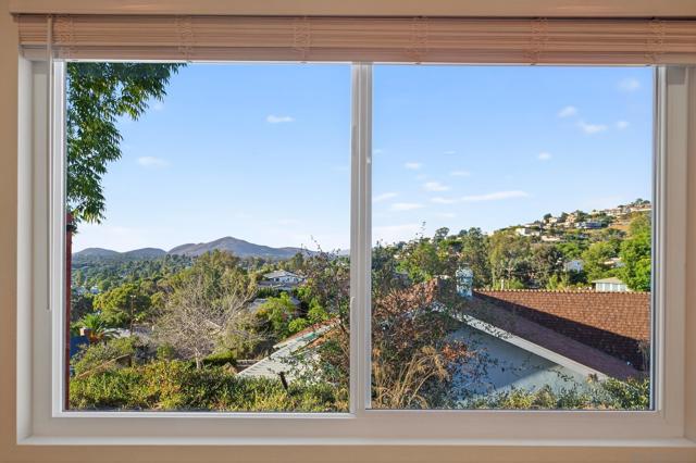 4060 Rosarita Dr, La Mesa CA: https://media.crmls.org/mediaz/3286801d-122e-42f7-a260-00717a010d54.jpg