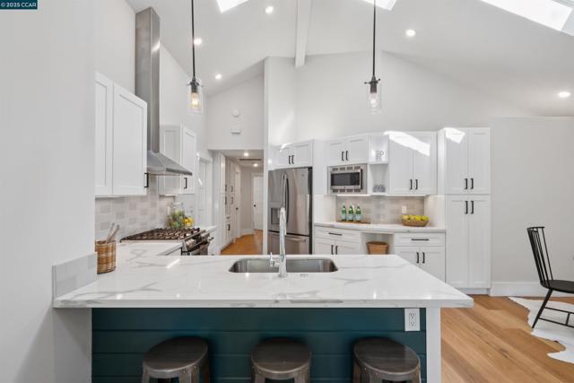 973 4Th St, Lafayette CA: https://media.crmls.org/mediaz/3286ebb1-fb15-450b-85fb-da1ff72389ce.jpg