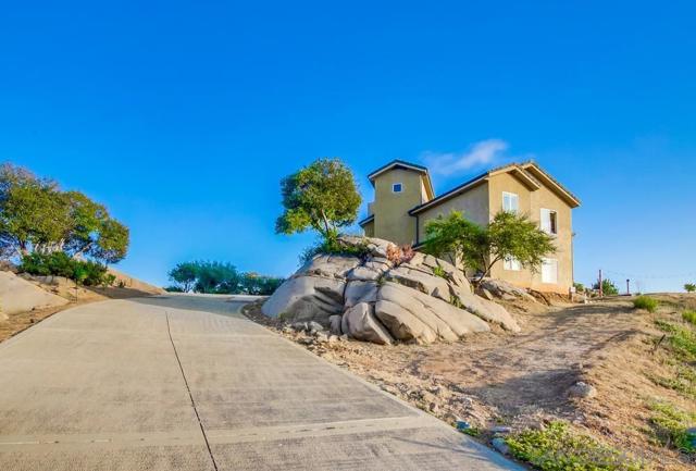 13037 Yerba Valley Way, Lakeside CA: https://media.crmls.org/mediaz/3287bd6f-7561-4900-ac17-93fb6ddbc0f6.jpg