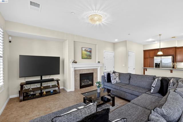 86 S Cortadillo St, Mountain House CA: https://media.crmls.org/mediaz/3287bd9f-a283-43f2-a9df-dc4bc5fa24da.jpg