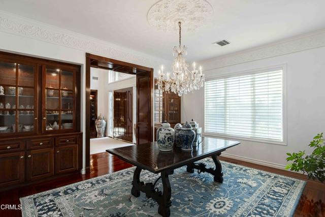 2300 Weybridge Drive, Bakersfield CA: https://media.crmls.org/mediaz/32888de8-bea7-4cf6-96f2-8ea3e7514eb2.jpg