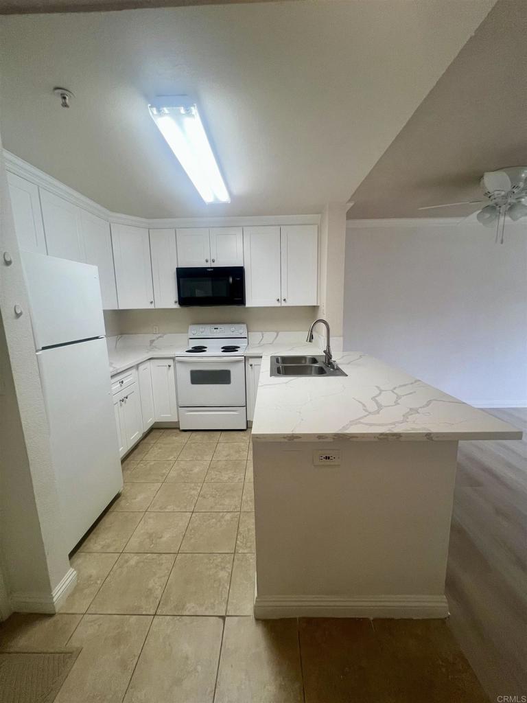 8889 Caminito Plaza Centro - photo 3