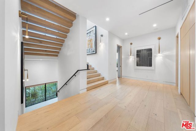 842 N Orange Grove Avenue, Los Angeles CA: https://media.crmls.org/mediaz/32896b15-4dc2-4ccd-bc95-910ca225c2bc.jpg