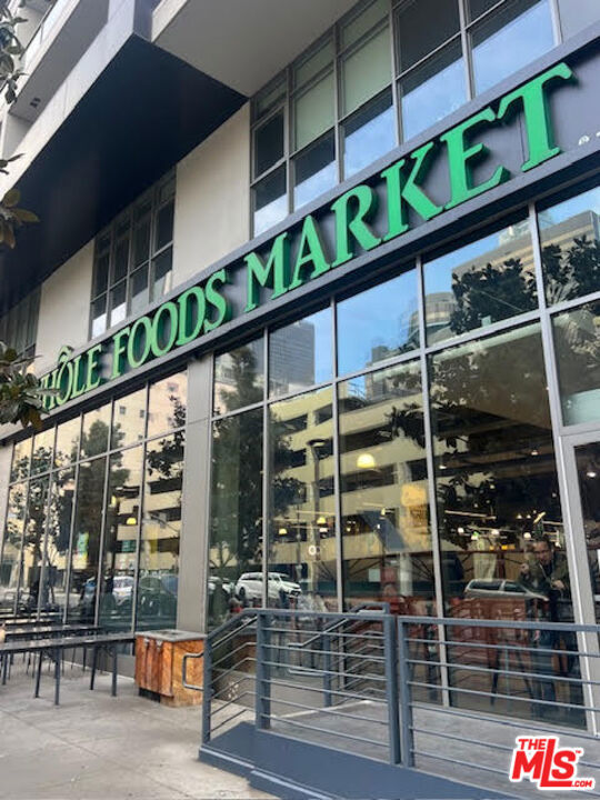 1130 S Flower Street, Los Angeles CA: https://media.crmls.org/mediaz/3289dd73-0595-420b-9afe-e3217562853f.jpg