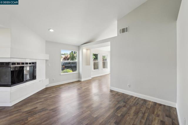 4464 Pampas Cir, Antioch CA: https://media.crmls.org/mediaz/328b4a50-a13d-43d6-94b9-c4c8dbebf58c.jpg