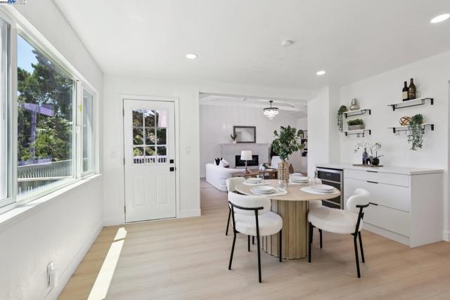 1218 Lattie Ln, Mill Valley CA: https://media.crmls.org/mediaz/328b783a-5a99-4378-96e9-ceb248e0be24.jpg