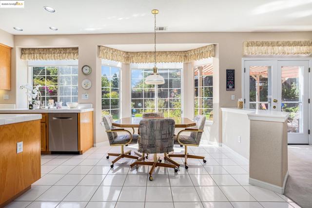 4704 Crestone Needle Way, Antioch CA: https://media.crmls.org/mediaz/328c16dd-a97d-411b-ad68-e4cf0ae065bd.jpg