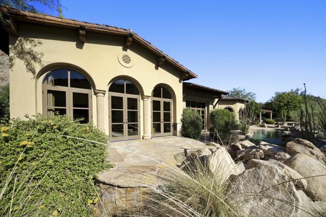 49518 Hidden Valley N Trail, Indian Wells CA: https://media.crmls.org/mediaz/328c4066-f61a-41af-b22a-f99c85c75633.jpg