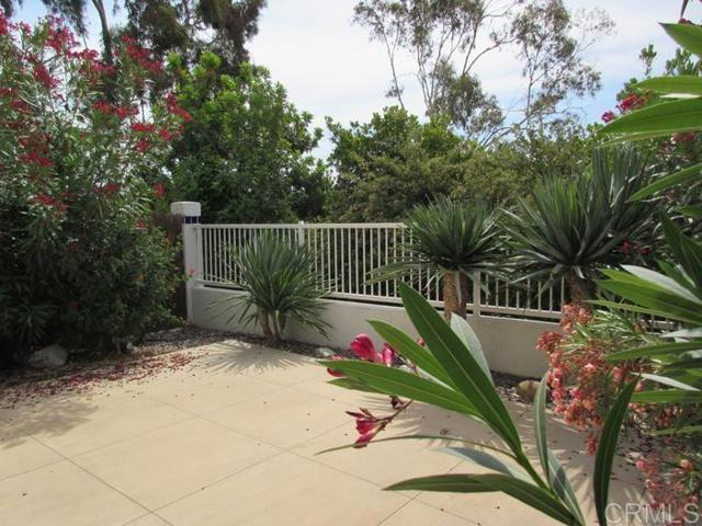 Detail Gallery Image 16 of 17 For 4665 Los Alamos Way #C,  Oceanside,  CA 92057 - 3 Beds | 2/1 Baths