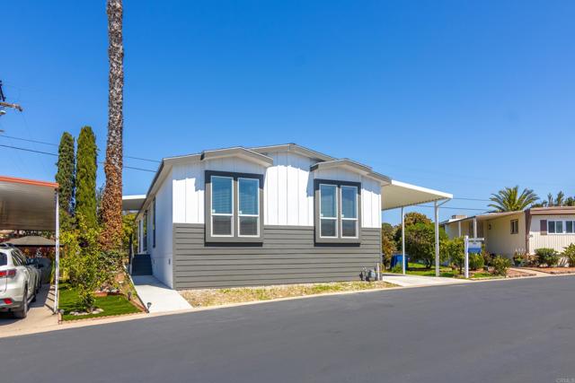 2003 Bayview Heights Dr, San Diego CA: https://media.crmls.org/mediaz/328d44f1-b3a9-49b6-aa48-d7ddce0f3cd8.jpg
