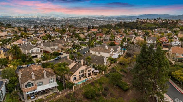 2352 Rock Crest Gln, Escondido CA: https://media.crmls.org/mediaz/328e0a49-36b1-492a-a601-9e3141b77310.jpg
