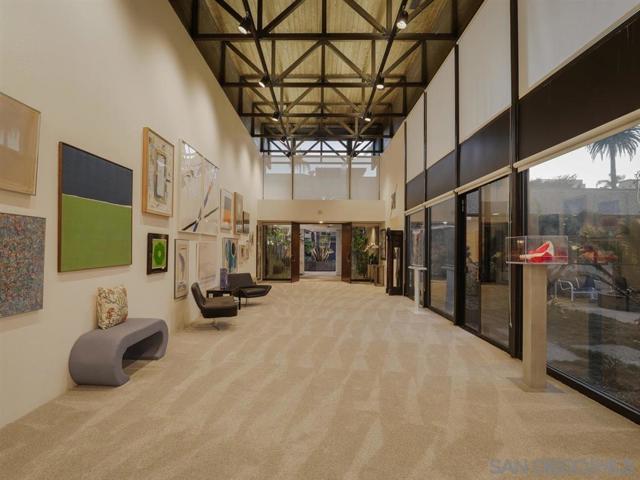 7963 Prospect Pl, La Jolla CA: https://media.crmls.org/mediaz/328e0dc7-b39b-489b-b00d-b530f2692034.jpg