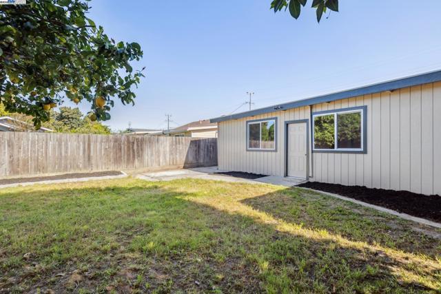 37107 Holly St, Fremont CA: https://media.crmls.org/mediaz/328e9aff-4db4-44d8-9125-9c3bd87eceb3.jpg