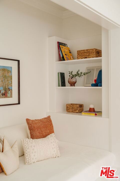 226 N Arden Boulevard, Los Angeles CA: https://media.crmls.org/mediaz/328f023a-d6e7-47b0-a0f6-6e427c6ffc08.jpg