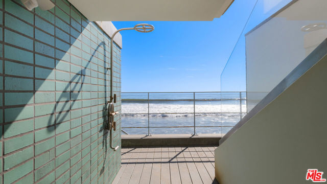 31388 Broad Beach Road, Malibu CA: https://media.crmls.org/mediaz/328f0378-dc8e-4e52-93c5-ff3524032246.jpg
