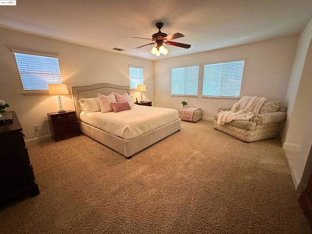 1327 Remington Ct, Tracy CA: https://media.crmls.org/mediaz/32901139-59d3-432e-bcb2-11bbd8e36a8a.jpg