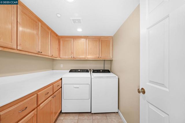12004 Harcourt Wy, San Ramon CA: https://media.crmls.org/mediaz/3290d134-1b5b-4a31-8374-7d3e3c33f391.jpg