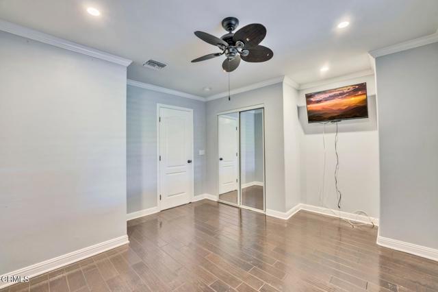 Detail Gallery Image 12 of 30 For 23363 Erwin St, Los Angeles,  CA 91367 - 4 Beds | 3 Baths