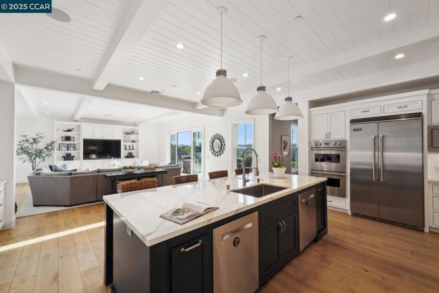 1204 Glen Rd, Lafayette CA: https://media.crmls.org/mediaz/32910916-aa4e-4868-b203-82b1109a3dc5.jpg