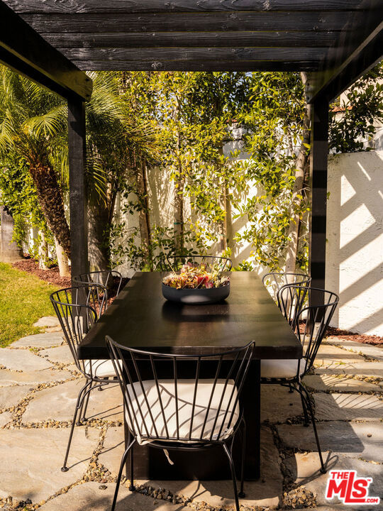 1612 S Ogden Drive, Los Angeles CA: https://media.crmls.org/mediaz/32912ba9-c391-44e5-9671-022a6da34eb0.jpg