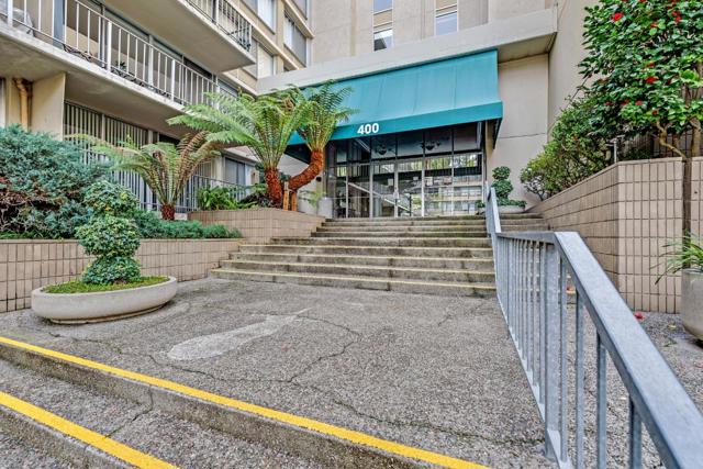 400 Davey Glen Road, Belmont CA: https://media.crmls.org/mediaz/32914386-407c-42de-bc5e-19ddbb832cbd.jpg