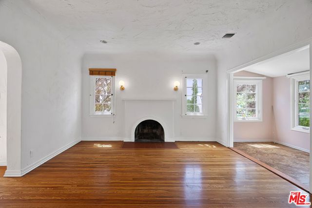 2558 Kelton Avenue, Los Angeles CA: https://media.crmls.org/mediaz/32914760-f36a-4c5e-9e01-560df93a1789.jpg